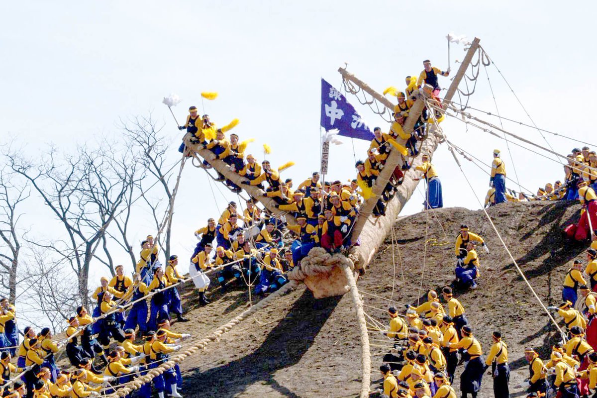kepo_jepang's tweet photo. Pernah dgr salah satu festival paling meriah sekaligus paling berbahaya di Jepang?🧐
Festival #Onbashira diselenggarakan 6 tahun sekali selama dua bulan (April-Mei),dan pesertanya ramai juga meriah...
sayangnya,sering memakan korban jiwa😱
tertarik ikutan?😋😋
Cr: Go NAGANO https://t.co/uQoMurtCwC