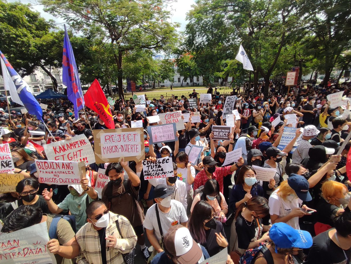 altermidya's tweet photo. 'COMELEC Palpak'
Ito ang sigaw ng mga grupong tumungo sa COMELEC main office sa Intramuros para kundenahin ang malawakang iregularidad at anomalya sa eleksyon. https://t.co/50RGF6ai2V