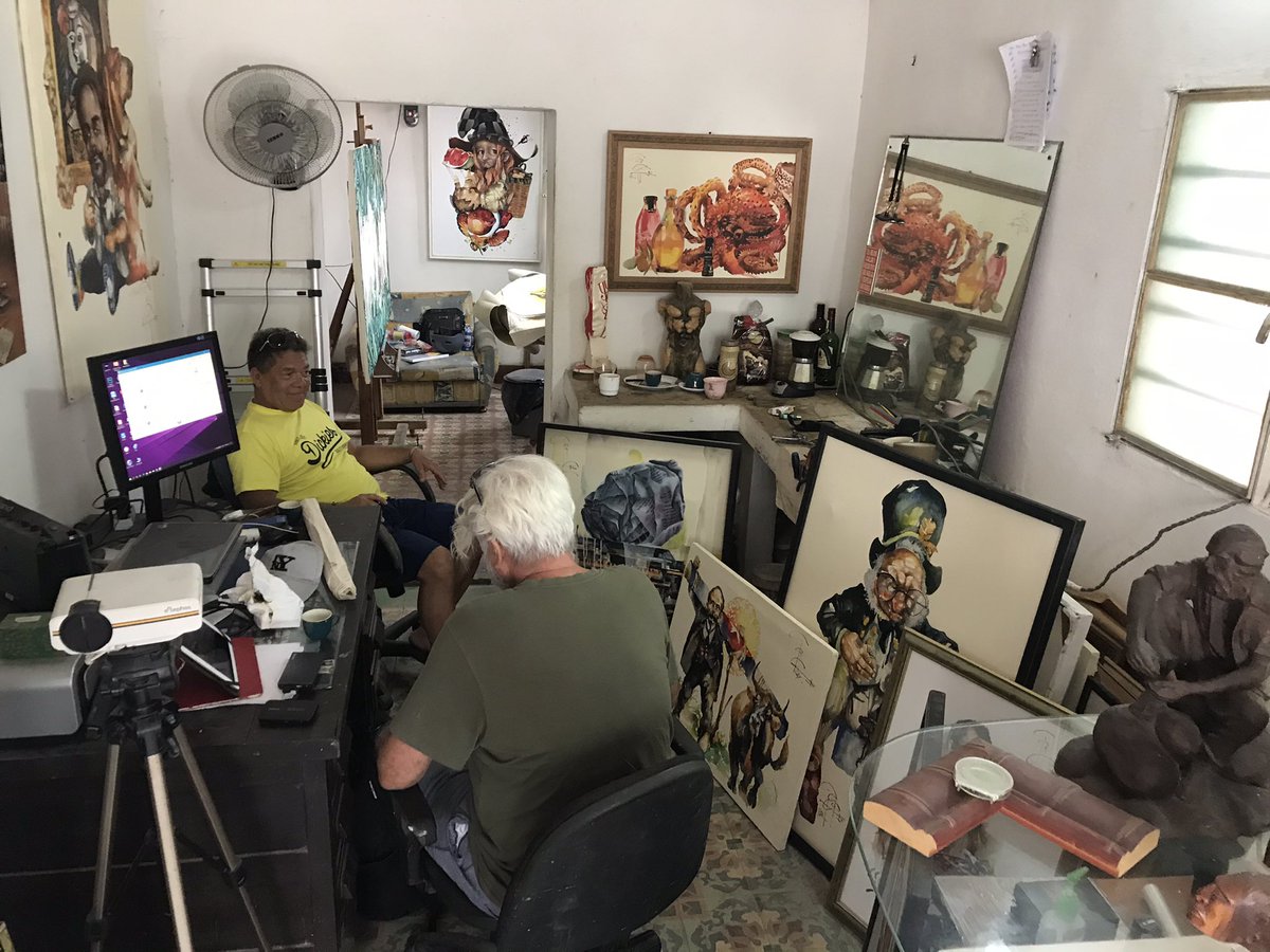 JorgeYuque's tweet photo. .. exelente inició de semana con la visita a mi estudio del filántropo canadiense Pablo storey !! https://t.co/DPaKDrHEHs
