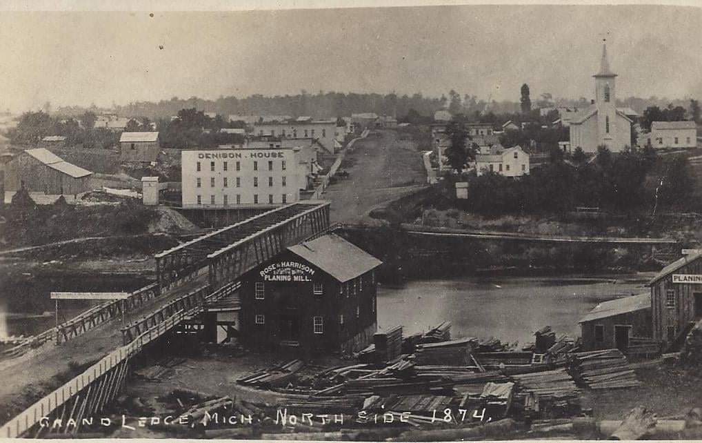 An 1874 view of the #GrandLedge north side reproduced on a later postcard (via Grand Ledge Scrapbook FB)
facebook.com/groups/1045460…
