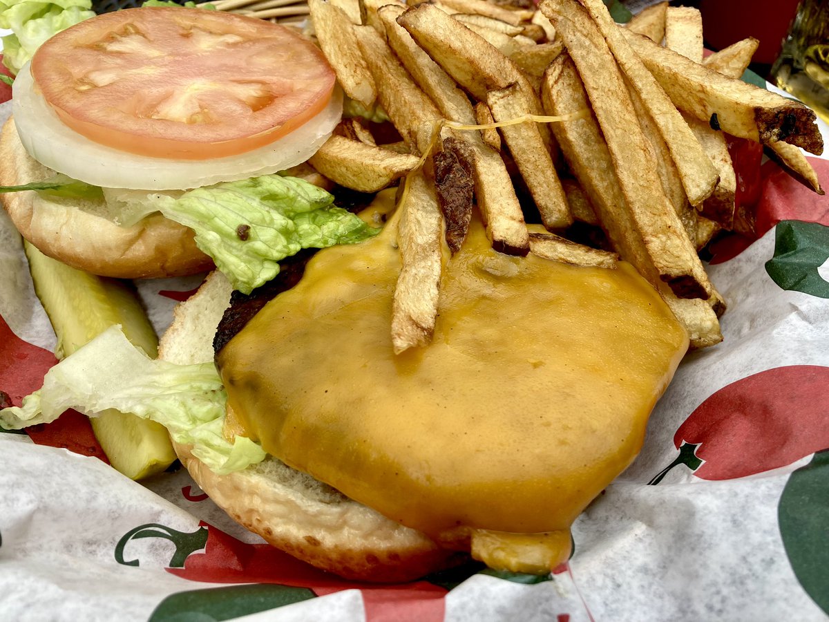GreaseFreak's tweet photo. Was surprised to discover Edgewater’s Moody’s Pub now serves a one-star burger after years of two-star taste. Where’d the flavor go? https://t.co/o9kA1NyRii