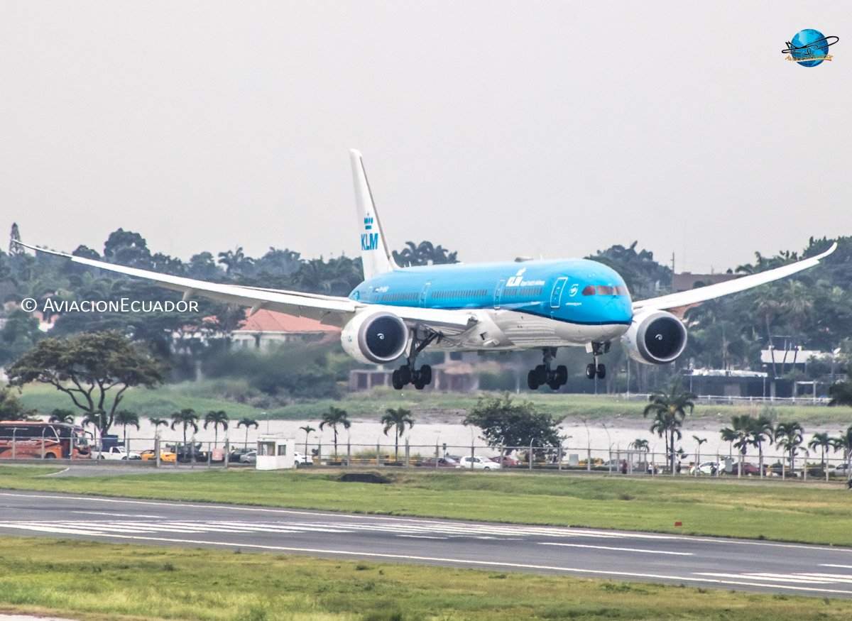 AviacionEcuador's tweet photo. La llegada del Boeing 787-9 de @klm por primera vez en #Guayaquil el pasado sábado 7 de mayo
Registro: PH-BHD
#ecuador #sky #pilotlife #airplane #guayaquil #phbhd #aijjo #avgeek #aviation #aviationgeek #aviationdaily #aviação #sudamerica #a #instaaviation #aviacionecuador https://t.co/7STtKE9CUr