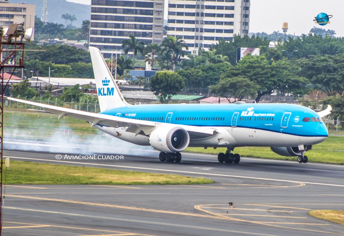 AviacionEcuador's tweet photo. La llegada del Boeing 787-9 de @klm por primera vez en #Guayaquil el pasado sábado 7 de mayo
Registro: PH-BHD
#ecuador #sky #pilotlife #airplane #guayaquil #phbhd #aijjo #avgeek #aviation #aviationgeek #aviationdaily #aviação #sudamerica #a #instaaviation #aviacionecuador https://t.co/7STtKE9CUr