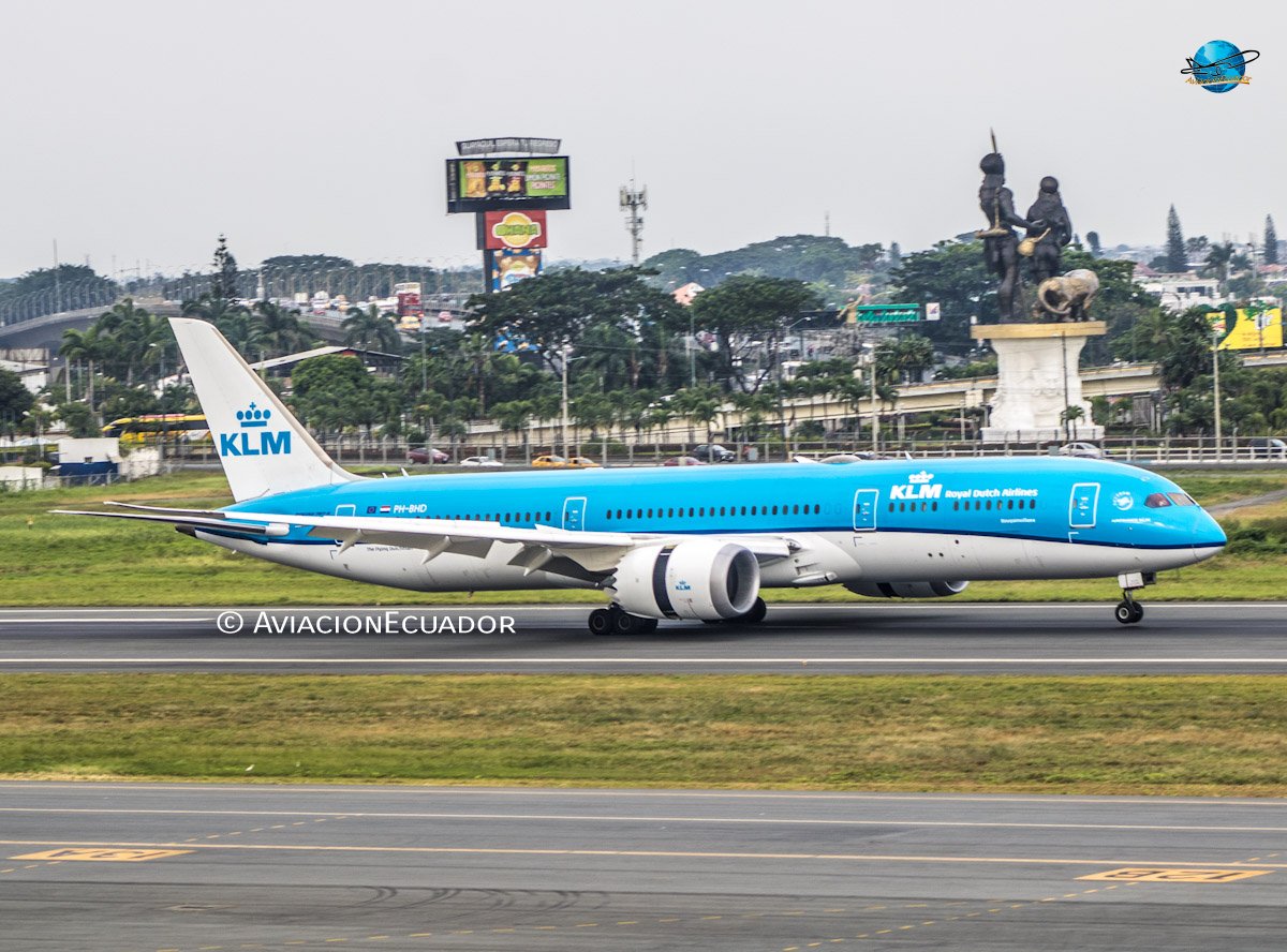 AviacionEcuador's tweet photo. La llegada del Boeing 787-9 de @klm por primera vez en #Guayaquil el pasado sábado 7 de mayo
Registro: PH-BHD
#ecuador #sky #pilotlife #airplane #guayaquil #phbhd #aijjo #avgeek #aviation #aviationgeek #aviationdaily #aviação #sudamerica #a #instaaviation #aviacionecuador https://t.co/7STtKE9CUr