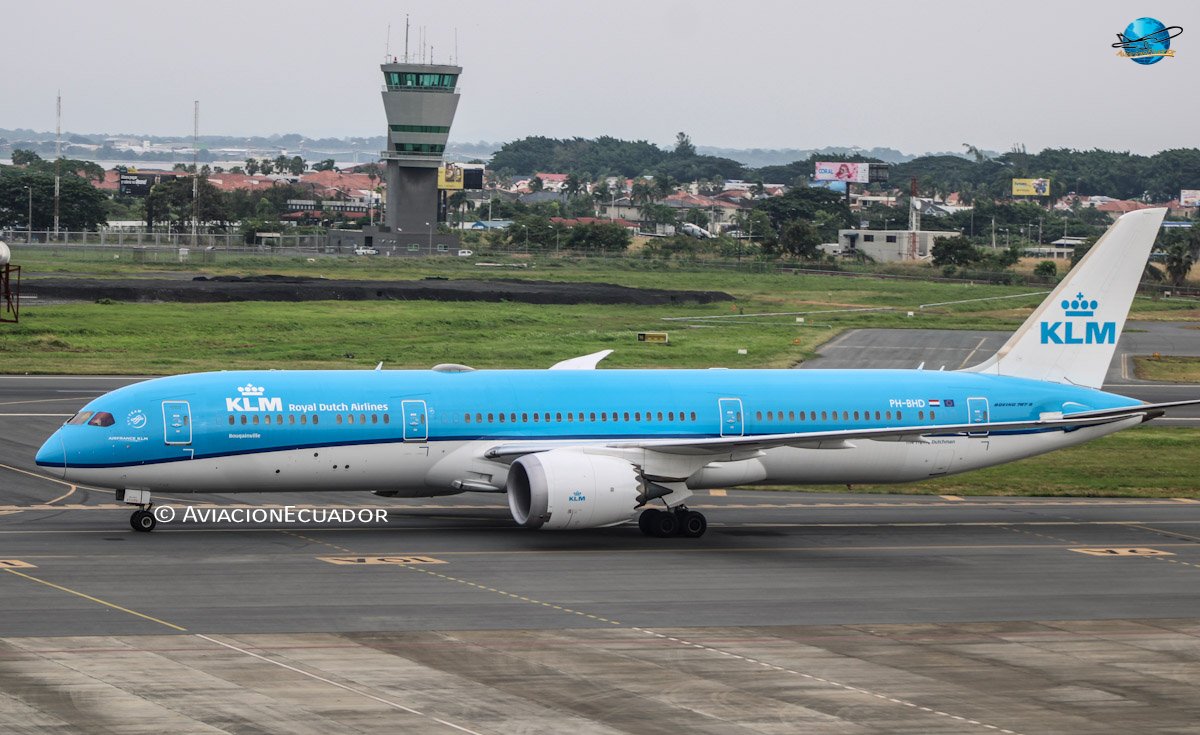 AviacionEcuador's tweet photo. La llegada del Boeing 787-9 de @klm por primera vez en #Guayaquil el pasado sábado 7 de mayo
Registro: PH-BHD
#ecuador #sky #pilotlife #airplane #guayaquil #phbhd #aijjo #avgeek #aviation #aviationgeek #aviationdaily #aviação #sudamerica #a #instaaviation #aviacionecuador https://t.co/7STtKE9CUr