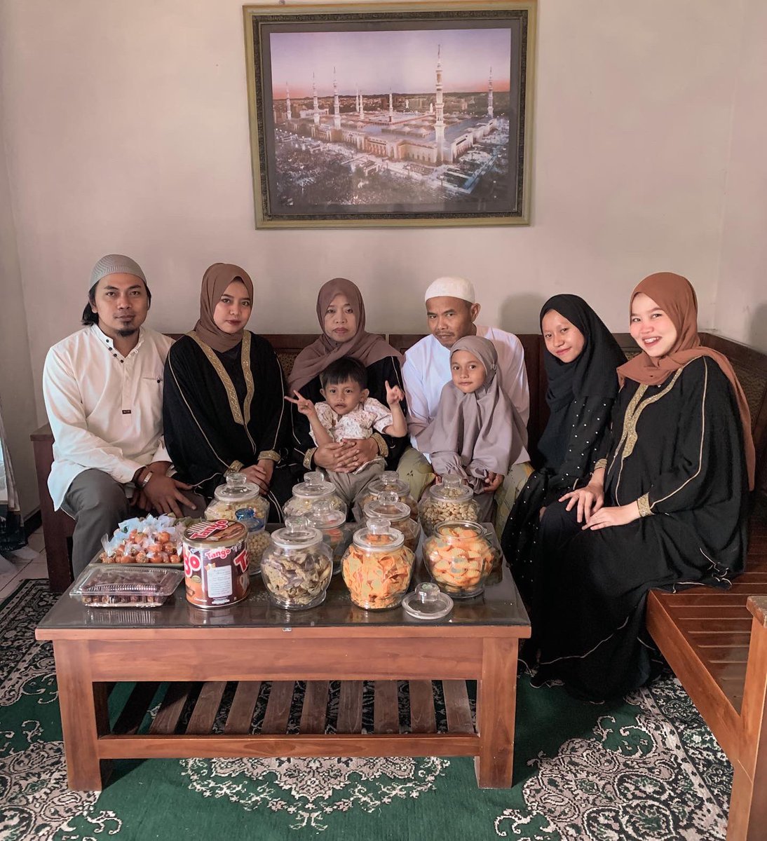 ermaym__'s tweet photo. Happy Eid Mubarak 1443 H ❤️ https://t.co/0X2I91qMQH