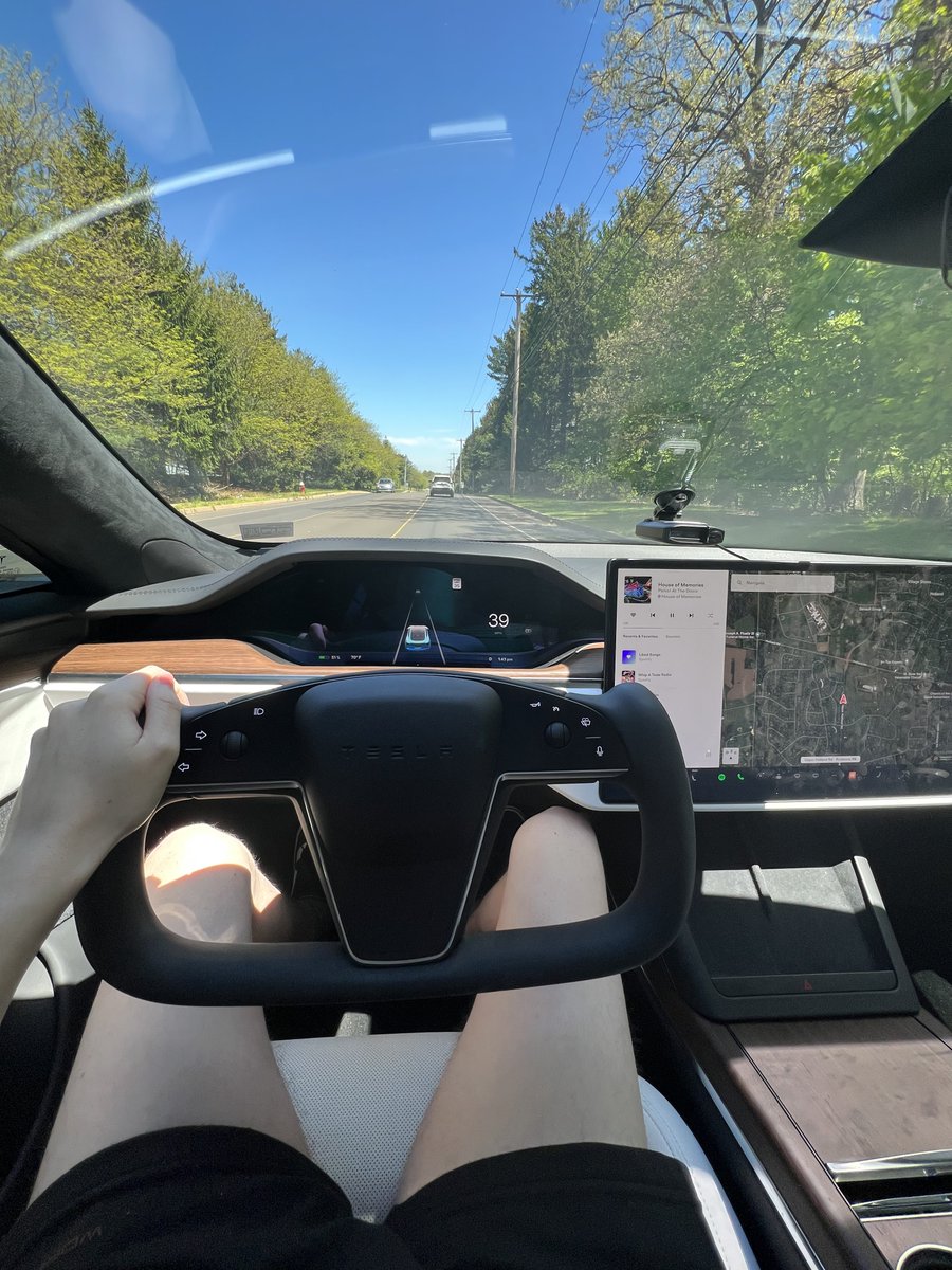 Tesla makes the best car interiors on the market.