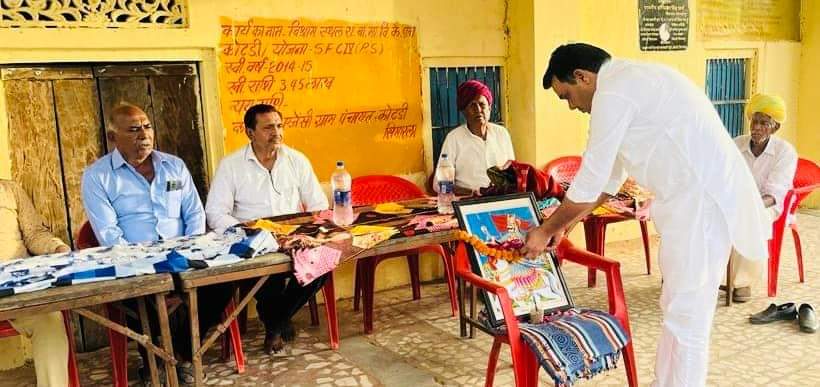 subhashmeel99's tweet photo. कल ग्राम कोटड़ी में वीर शिरोमणि महाराणा प्रताप जी  की जयंती मनाई। इस अवसर पर युवाओं को देशप्रेम और राष्ट्रभक्ति के मार्ग पर चलने का आह्वान किया।
युवा साथियों और ग्रामवासियों द्वारा दिए गए मान-सम्मान के लिए हार्दिक आभार। https://t.co/HzcvUOERN5