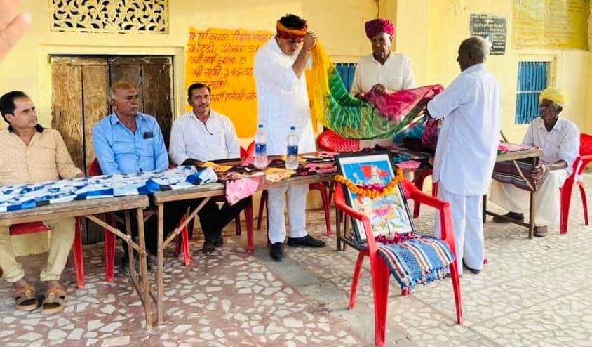 subhashmeel99's tweet photo. कल ग्राम कोटड़ी में वीर शिरोमणि महाराणा प्रताप जी  की जयंती मनाई। इस अवसर पर युवाओं को देशप्रेम और राष्ट्रभक्ति के मार्ग पर चलने का आह्वान किया।
युवा साथियों और ग्रामवासियों द्वारा दिए गए मान-सम्मान के लिए हार्दिक आभार। https://t.co/HzcvUOERN5