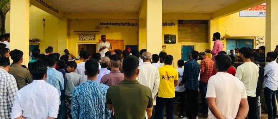 कल ग्राम कोटड़ी में वीर शिरोमणि महाराणा प्रताप जी  की जयंती मनाई। इस अवसर पर युवाओं को देशप्रेम और राष्ट्रभक्ति के मार्ग पर चलने का आह्वान किया।
युवा साथियों और ग्रामवासियों द्वारा दिए गए मान-सम्मान के लिए हार्दिक आभार।