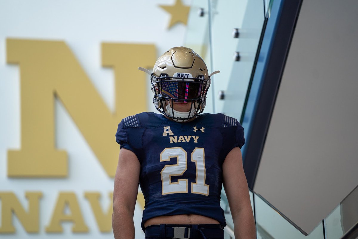 joshbennion21's tweet photo. Great time at the naval academy last week! Thanks so much for the visit @CoachJoeDuPaix @NavyFBrecruit #FNO https://t.co/sNSGcFPxam