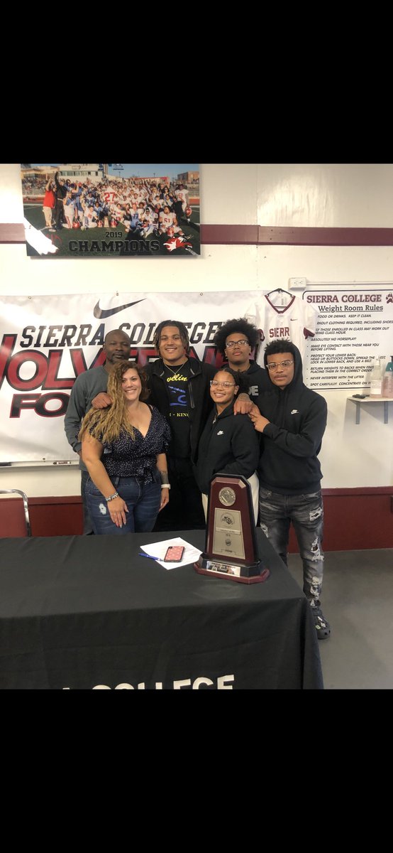 Rundat2_'s tweet photo. 110% Committed!💙💛🌴 @Coachsalinas12 @JavelinaFB @SierraFootball1 @SierraFootball1 https://t.co/ofi9mvuG6N