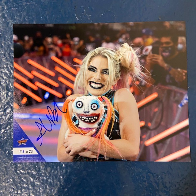 WWEAuctions's tweet photo. Welcome back @AlexaBliss_WWE! These limited edition @SummerSlam  8×10 photos are coming to @WWEAuctions later this month. #WWERaw https://t.co/KHuoPdBiPL