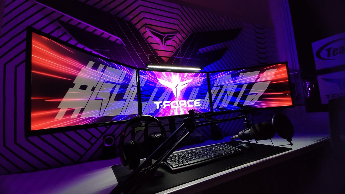 Yudho_Sp's tweet photo. This time I want to show off my newest DIY Setup for the contest from @teamgroupinc  #buildnolimits
This setup is called:
THE FREEDOM T-FORCE WINGS. This setup has inspiration from T-Force Logo and I'm built like a Wings. https://t.co/7qD0LOpFkM