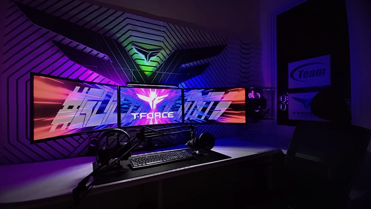 Yudho_Sp's tweet photo. This time I want to show off my newest DIY Setup for the contest from @teamgroupinc  #buildnolimits
This setup is called:
THE FREEDOM T-FORCE WINGS. This setup has inspiration from T-Force Logo and I'm built like a Wings. https://t.co/7qD0LOpFkM