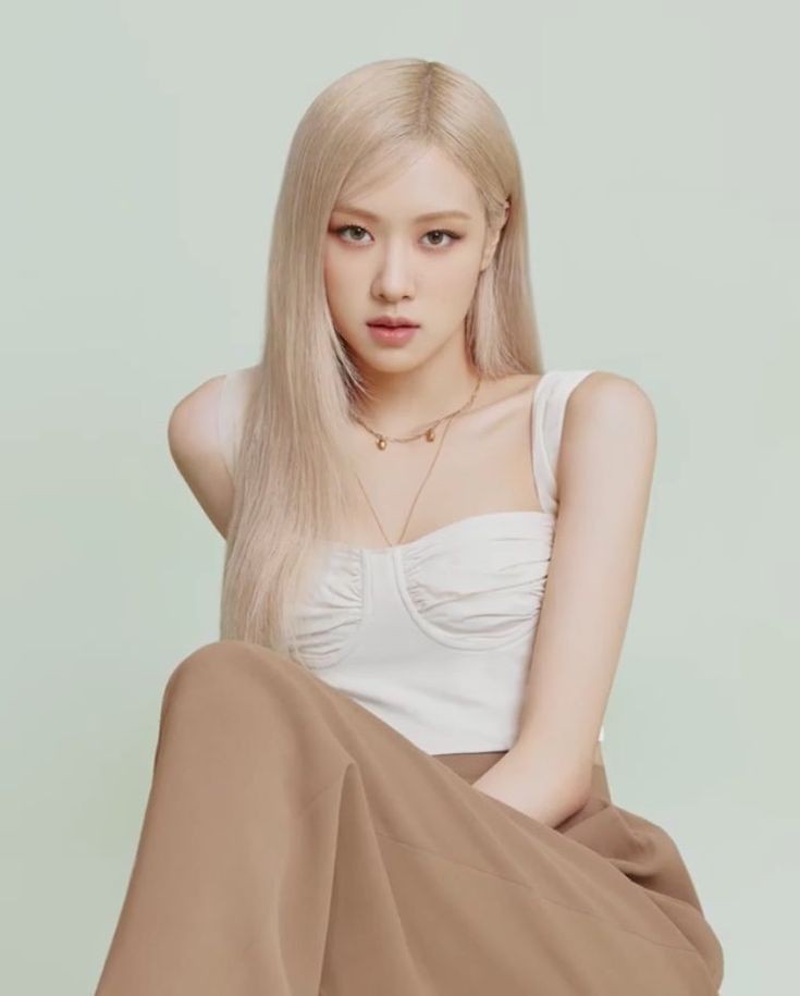 roseshourly's tweet photo. #로제 #ROSÉ https://t.co/MgIp7nKdab