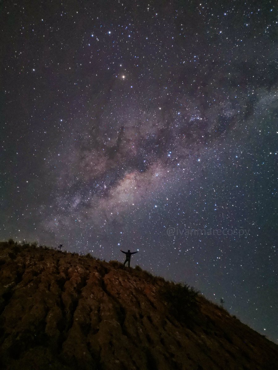 ivanmarecos91's tweet photo. Una fresca noche en Filadelfia, Chaco Paraguayo, tras un largo día nublado, ¡Que gran recompensa! Toma realizada en la cima de un tanque de almacenamiento de agua.
.
.
.
. 
#paraguay #photography #nightphotography #chacoparaguayo https://t.co/Yc75dE6uJA