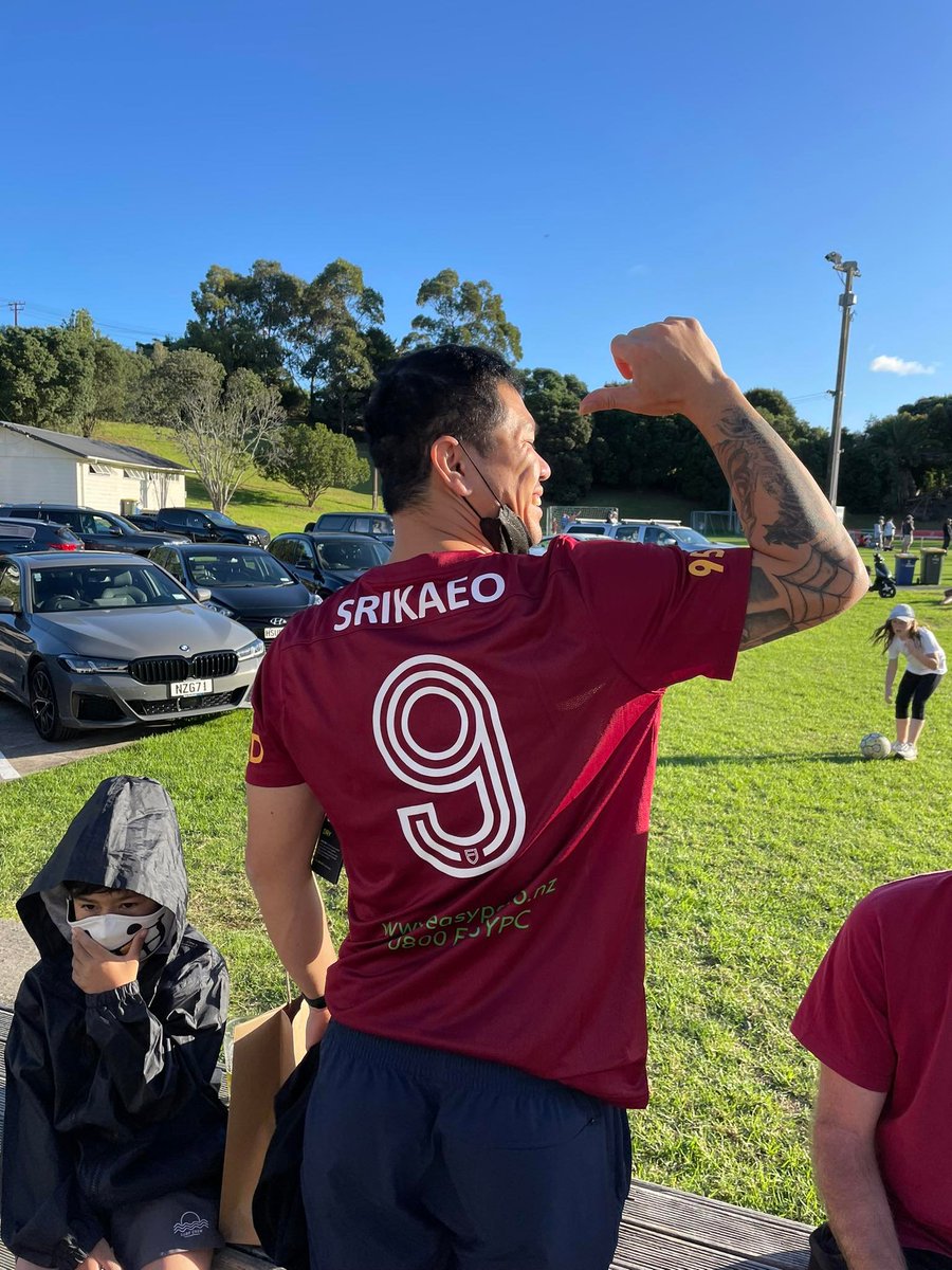 EasyPCNZ's tweet photo. This weekend marked the official launch of the North Shore United 95s team's brand new football kit sponsored by Easy PC and Bright Minds. Big thanks to Donald Horsburgh for organising it all. Looking sharp lads! https://t.co/Iy7N5oXkqD