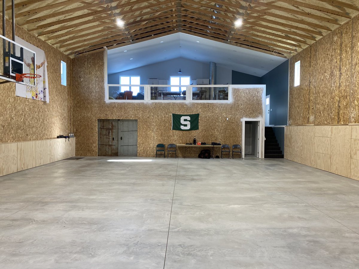 TheCEO_UTS's tweet photo. WELCOME to The NEW @UTS_INC_Sports Headquarters 🏛
•
#ChangingTheGame #TheHeadquarters #NewLocation #HomeOfTheOFFERS #UTSElite #UTSLadyElite #Training #TravelBasketball #UTSPrep #NIL #Marketing #Agency #OutTheMUD https://t.co/Dq7GLm8tDF