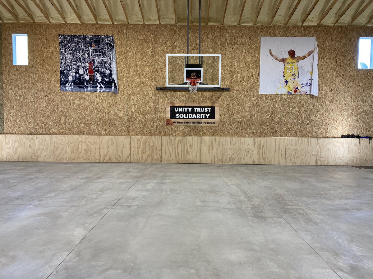 TheCEO_UTS's tweet photo. WELCOME to The NEW @UTS_INC_Sports Headquarters 🏛
•
#ChangingTheGame #TheHeadquarters #NewLocation #HomeOfTheOFFERS #UTSElite #UTSLadyElite #Training #TravelBasketball #UTSPrep #NIL #Marketing #Agency #OutTheMUD https://t.co/Dq7GLm8tDF