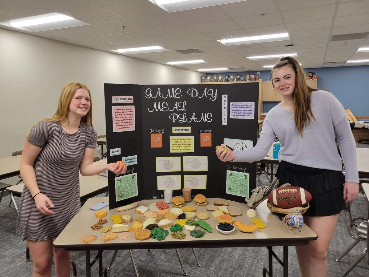kbettcher's tweet photo. Fun night tonight! Congrats to all the academic award winners and wow! Some amazing capstone projects by the seniors! Alex and her friend Alyssa did theirs on *game day meal prep*! So cool! #detroitlakes #sailsup https://t.co/SjIBHLlrsI