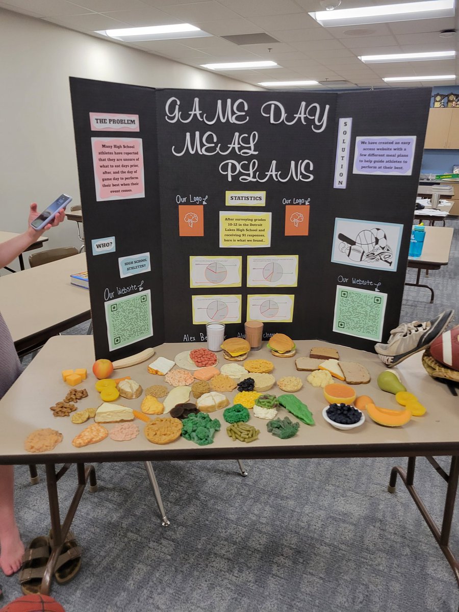 kbettcher's tweet photo. Fun night tonight! Congrats to all the academic award winners and wow! Some amazing capstone projects by the seniors! Alex and her friend Alyssa did theirs on *game day meal prep*! So cool! #detroitlakes #sailsup https://t.co/SjIBHLlrsI
