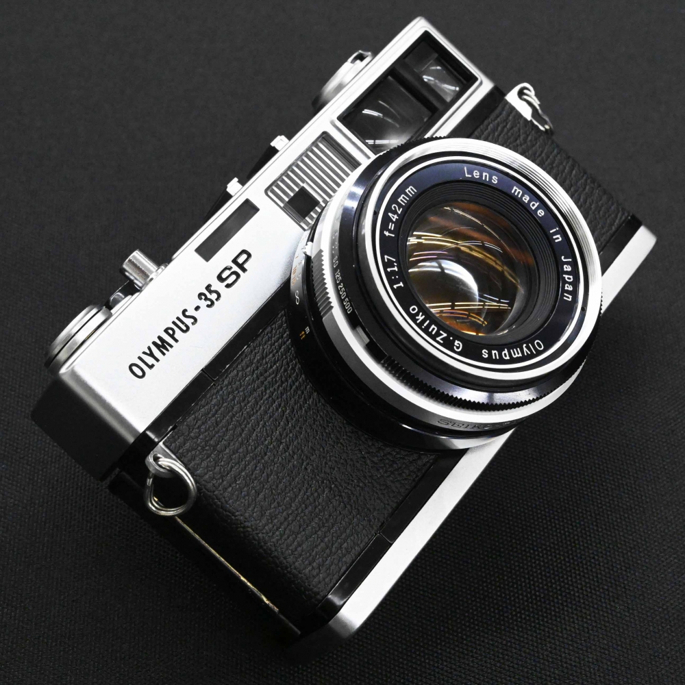 champcamera's tweet photo. #OLYMPUS #35SP（オーバーホール済）￥22,000 by #港北ニュータウン 店

レンズは42ミリF1.7。開けば柔らかく絞れば引き締まるオールドレンズならではの描写を楽しめる1台。こちらオーバーホール済みの安心機です。

#OLYMPUS35SP #フィルムカメラ #都筑ふれあいの丘
https://t.co/Z0GJZBTMGA https://t.co/bDQwHH9035