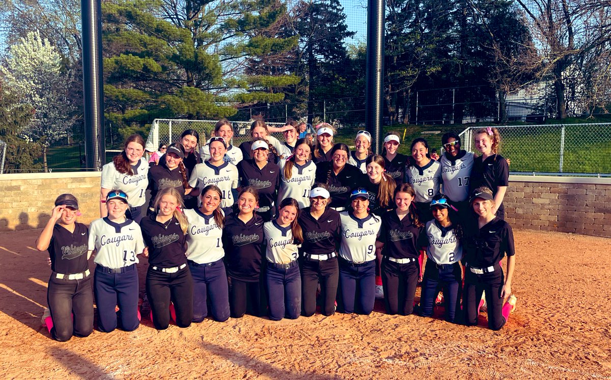 ConantSoftball's tweet photo. There’s nothing more special than realizing you’re playing and representing something bigger than yourself💕🥎 Thank you @teachscience7 for inspiring us all and throwing out the first pitch today & to all that have supported this fight against Breast Cancer. #CleatsforaCause https://t.co/lsc66d5WCJ