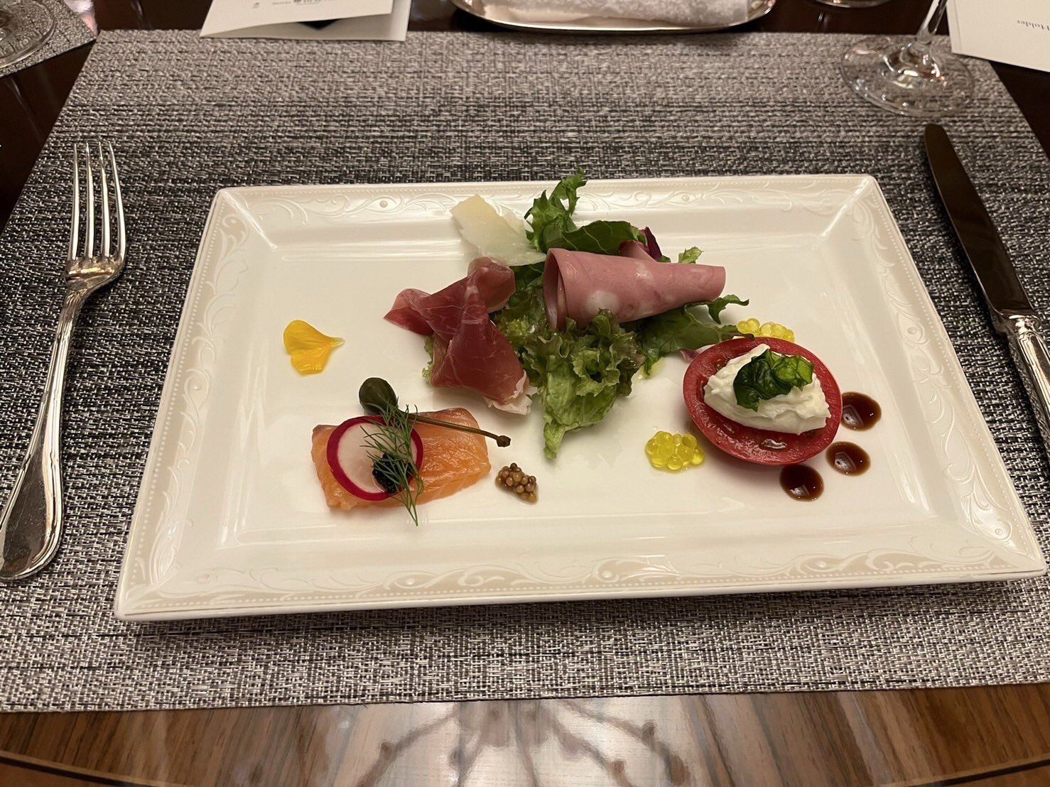 カラオケuno相模大野店 ラミューズ 皆さんこんにちは カラオケunoです この前 東京都文京区にある ホテル椿山荘 に行ってきました 内装もとっても綺麗で 緑いっぱいの大きな庭園がありましたよー オシャレなディナーも最高でした