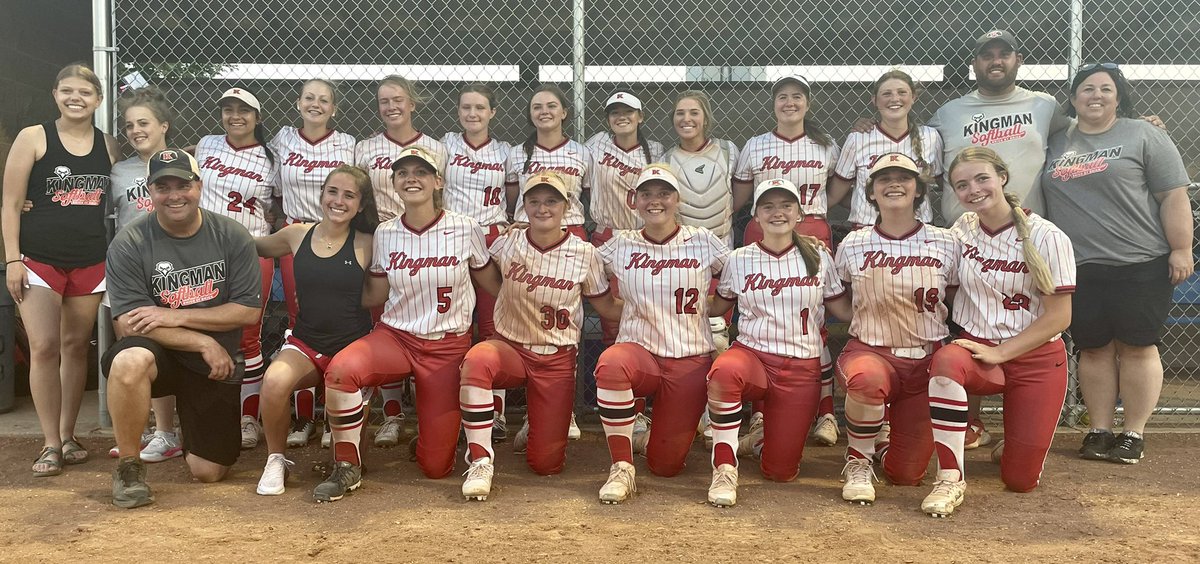 KingmanSoftball's tweet photo. Your undefeated CPL Champions, The Kingman Eagles!
The girls complete an undefeated league schedule with a sweep of Cheney 5-1 and 8-5!
We’ll be the #1 seed in our home regional next week!
#BrickByBrick #TheLastStack https://t.co/eQGrF3YzrB