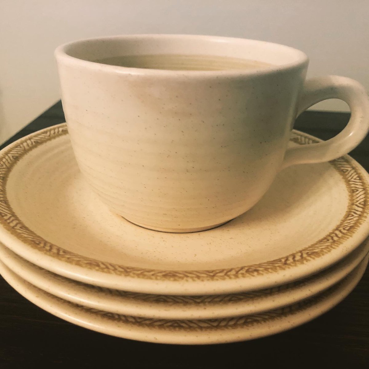 retromodstore's tweet photo. Gorgeous mid century set of Franciscan Earthenware in Hacienda Green. Introduced in 1964. There are6 saucers, 2 teacups and 2 luncheon plates. The set is also available by individual piece. #franciscanearthenware #midcenturymodern #midcentury #haciendagreen #earthenware https://t.co/ZJgVWTVFom