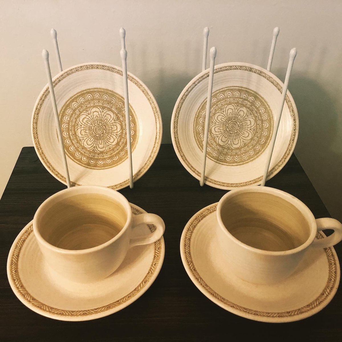 retromodstore's tweet photo. Gorgeous mid century set of Franciscan Earthenware in Hacienda Green. Introduced in 1964. There are6 saucers, 2 teacups and 2 luncheon plates. The set is also available by individual piece. #franciscanearthenware #midcenturymodern #midcentury #haciendagreen #earthenware https://t.co/ZJgVWTVFom