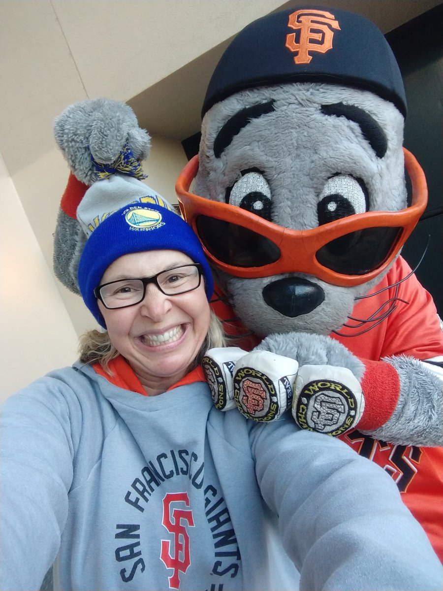 PattySFluvsJOEY's tweet photo. I love you @LouSeal01 ❤️❤️❤️ #sfgameup #sfgiants https://t.co/HNvAqDoW54