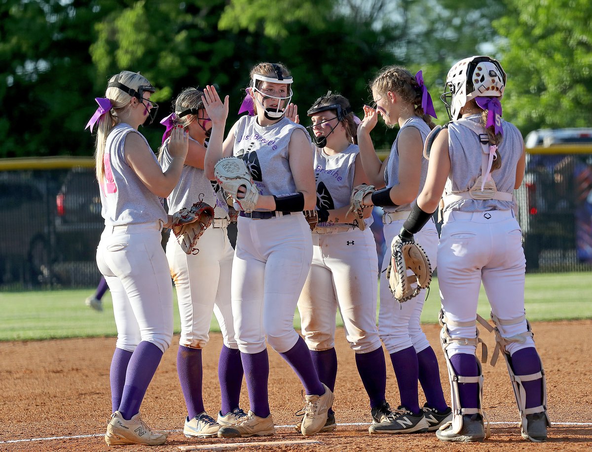 RichmondRsports's tweet photo. HIGH SCHOOL SOFTBALL
Final from Richmond ...
Madison Central 7, Great Crossing 5
Cassidy Hack - 1-for-3, 3RBI, 2R
Macaila Morin - 2R
Hannah Ison - 2B, R
Natalie Ison - 3B
Olivia Metcalfe - 1-for-2, 2B, BB, R
Lady Indians (18-3) return to action Tuesday at Rockcastle Co
@MCHS__SB https://t.co/3IKeHKh2Gu