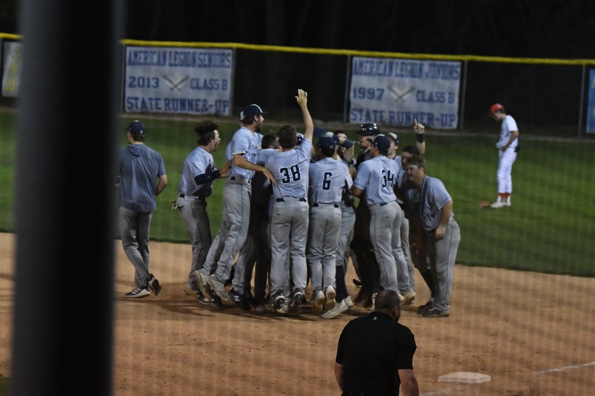 cunebulldogs's tweet photo. BULLDOGS WIN!!! Jay Adams delivers the walk-off RBI single!

@cunebaseball will play for the GPAC tournament championship! https://t.co/Xh6zQ0a2uL