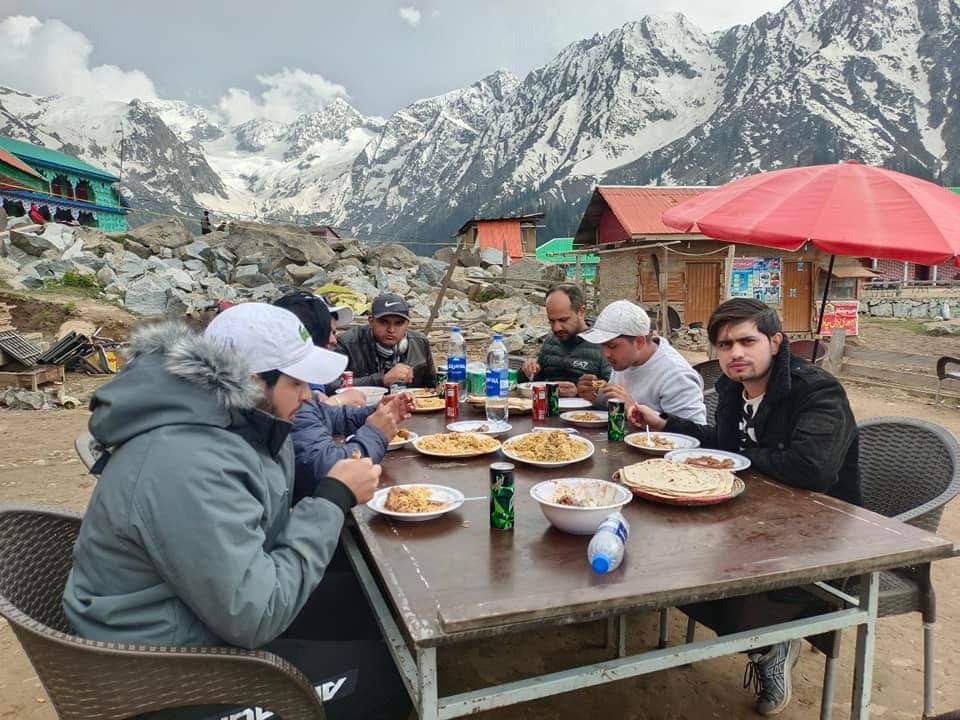 kumratvalley's tweet photo. پاکستان کرکٹ ٹیم کے کپتان بابر اعظم اور اکمل برادران کی فیملی ممبرز کے گروپ کے ساتھ کل کا دن جاز بانڈہ اور کنڈ بانڈہ میں گزرا۔
@babarazam258 @KamiAkmal23
#jahangird #TripTrails #JazzBanda #Kumrat #costomized #Trip @azmatsoul https://t.co/7FkbpZxSs1
