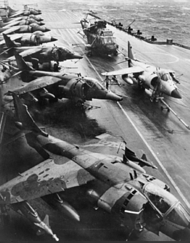 airpower1982's tweet photo. #OTD 11 June 1982, #Harrier GR3s of 1(F) Squadron attempted to conduct a laser-guided bomb attack against #StanleyAirport. Unfortunately, a faulty battery on the ground-based laser target marker forced the Harriers to attack #WirelessRidge instead. #Falklands40 https://t.co/QERB9gA5ib