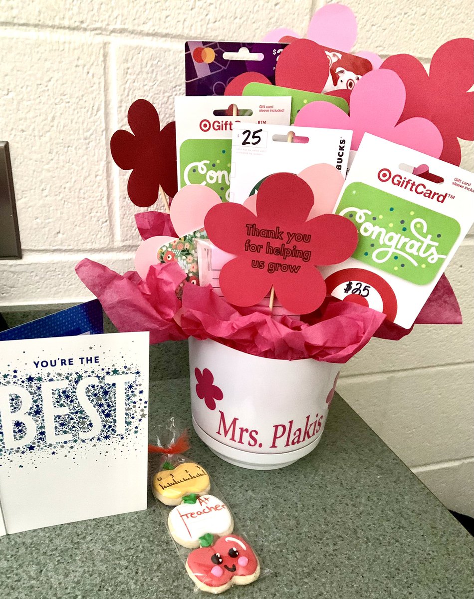 MrsPlakis3rd's tweet photo. I am still blown away by all of the love and support we received last week. THANK YOU to @PennellPTO for going above and beyond and to the amazing students and families of Room 209 for spoiling me. I feel so lucky and grateful to work with each of you! 💙💛 #PennellPride https://t.co/ah1WJ7ynZ8