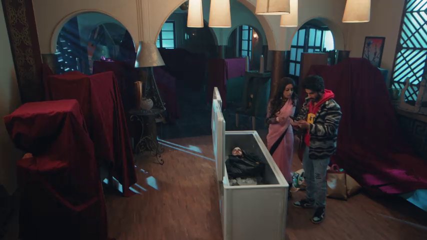 riyagemraj's tweet photo. Appreciation tweet 👏👏
Today's episode perfectly shows how these celebrity rich people use media &amp; fans to hide their actual truth(they hid their student's body,froze it,played with his mom's emotion,used his phone to divert case)&amp; to show themselves victim
👏👏
#YehHaiChahatein https://t.co/uGOgtDdLtv