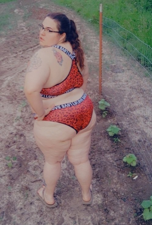 1 pic. New lingerie who wants to help me take it off?? #lingerie #BBW #onlyfans #OnlyFans_Stars_ #onlyfansBBW #hotwife #gardening #chubbywife #onlyfanshotwife #outdoors #countrygirl https://t.co/rvicUjfLaM