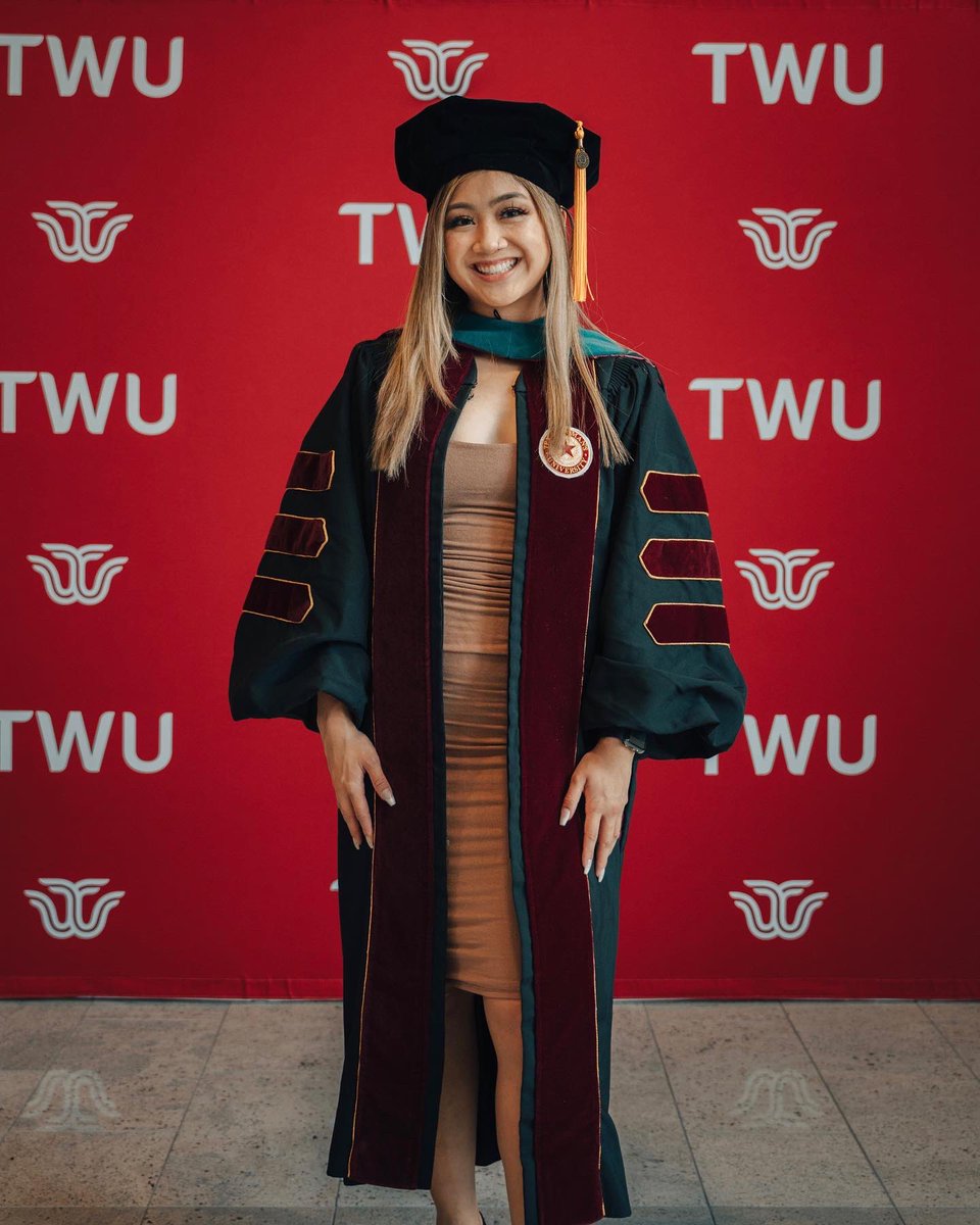 mollomoo's tweet photo. I’m officially a Doctor of Physical Therapy! 

As a 1st gen Vietnamese American, graduating with a doctorate degree means the whole world to me and my family. It’s been 10 years since I first decided I wanted to become a physical therapist and here we are 👩🏼‍⚕️🎉 https://t.co/4VMtKLy0HX