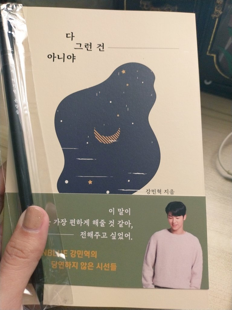 yownieque's tweet photo. My pre-order copy is here too! Thank you @FNC_BLVDPH 💙 https://t.co/SqXEXrZzTO
