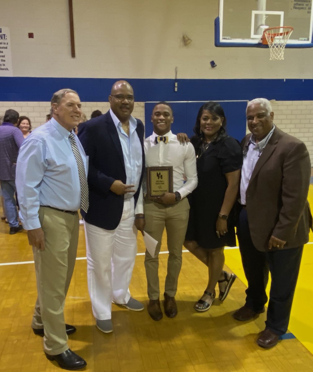 foulcard_eugene's tweet photo. All sports letterman award &amp; Coach’s track &amp; field award 💪🏽💪🏽💪🏽 
#ItisUPfromhere
#ClassOF2023 https://t.co/bD5Mdbgezk