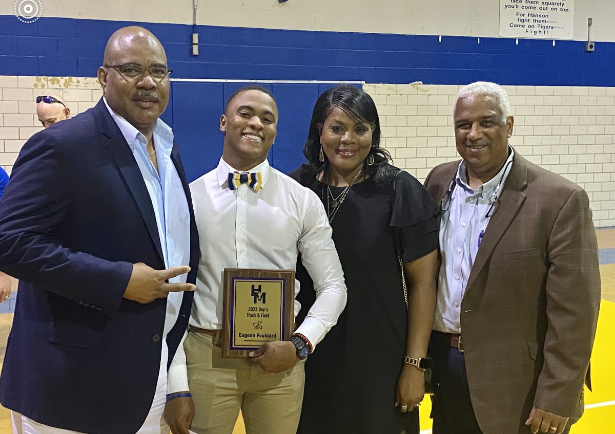 foulcard_eugene's tweet photo. All sports letterman award &amp; Coach’s track &amp; field award 💪🏽💪🏽💪🏽 
#ItisUPfromhere
#ClassOF2023 https://t.co/bD5Mdbgezk