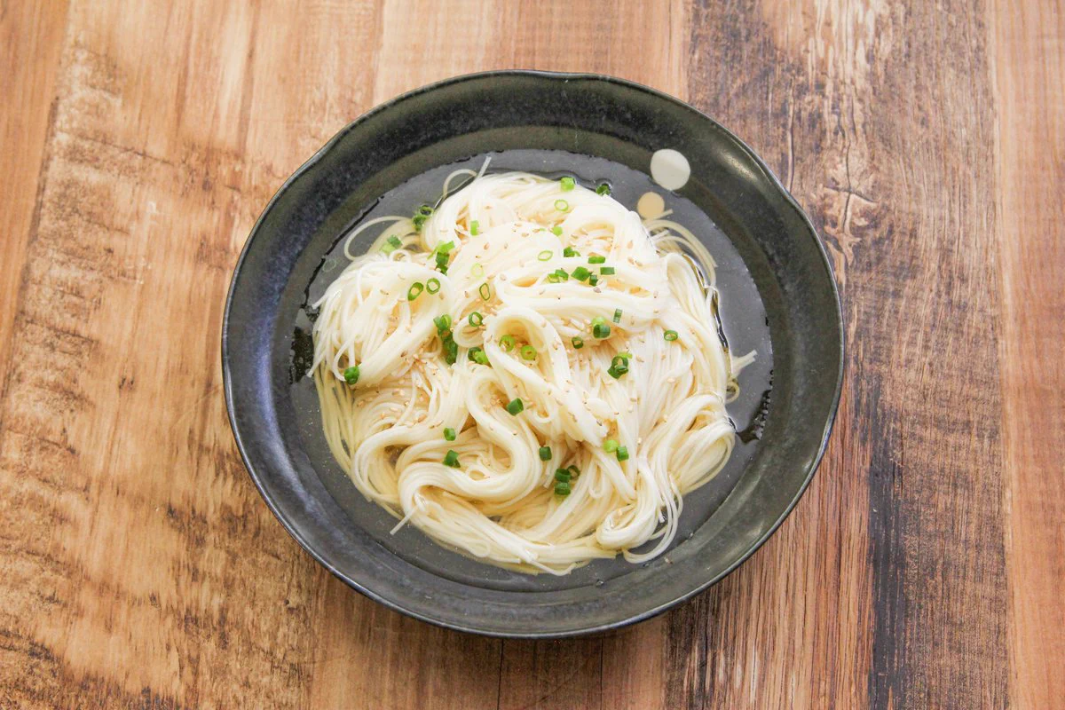 レモンの酸味でするするいけちゃう？！さっぱりしたものが欲しいときにぴったりそうな「素麺」レシピ！