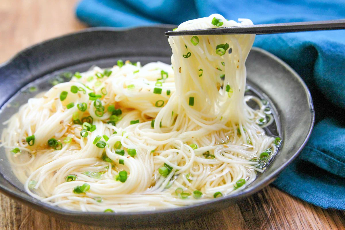 レモンの酸味でするするいけちゃう？！さっぱりしたものが欲しいときにぴったりそうな「素麺」レシピ！