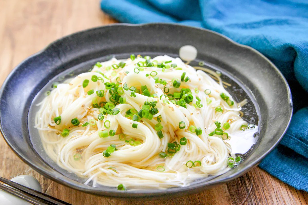 レモンの酸味でするするいけちゃう？！さっぱりしたものが欲しいときにぴったりそうな「素麺」レシピ！