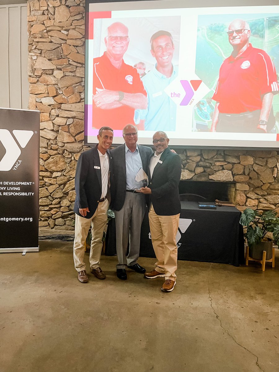 MontgomeryYMCA's tweet photo. We had A LOT to celebrate tonight, including raising 105% of our annual campaign goal, volunteers of the year and staff with 5+ years of service. We presented Mayor Al Kelley with the prestigious lifetime of philanthropy award, the John 17:21 award. https://t.co/3ecQTUXsOq