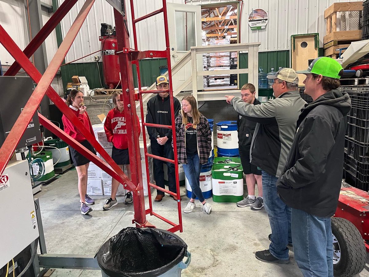 MedunaInc's tweet photo. Meduna Inc recently had the privilege of meeting with some of the @NeumannCavs FFA students to discuss a few different topics including prescriptive seed treating, Granular, nitrogen modeling, soil sampling, and drone technology. We’re very thankful to have had this opportunity! https://t.co/OwsJqB2Wbe