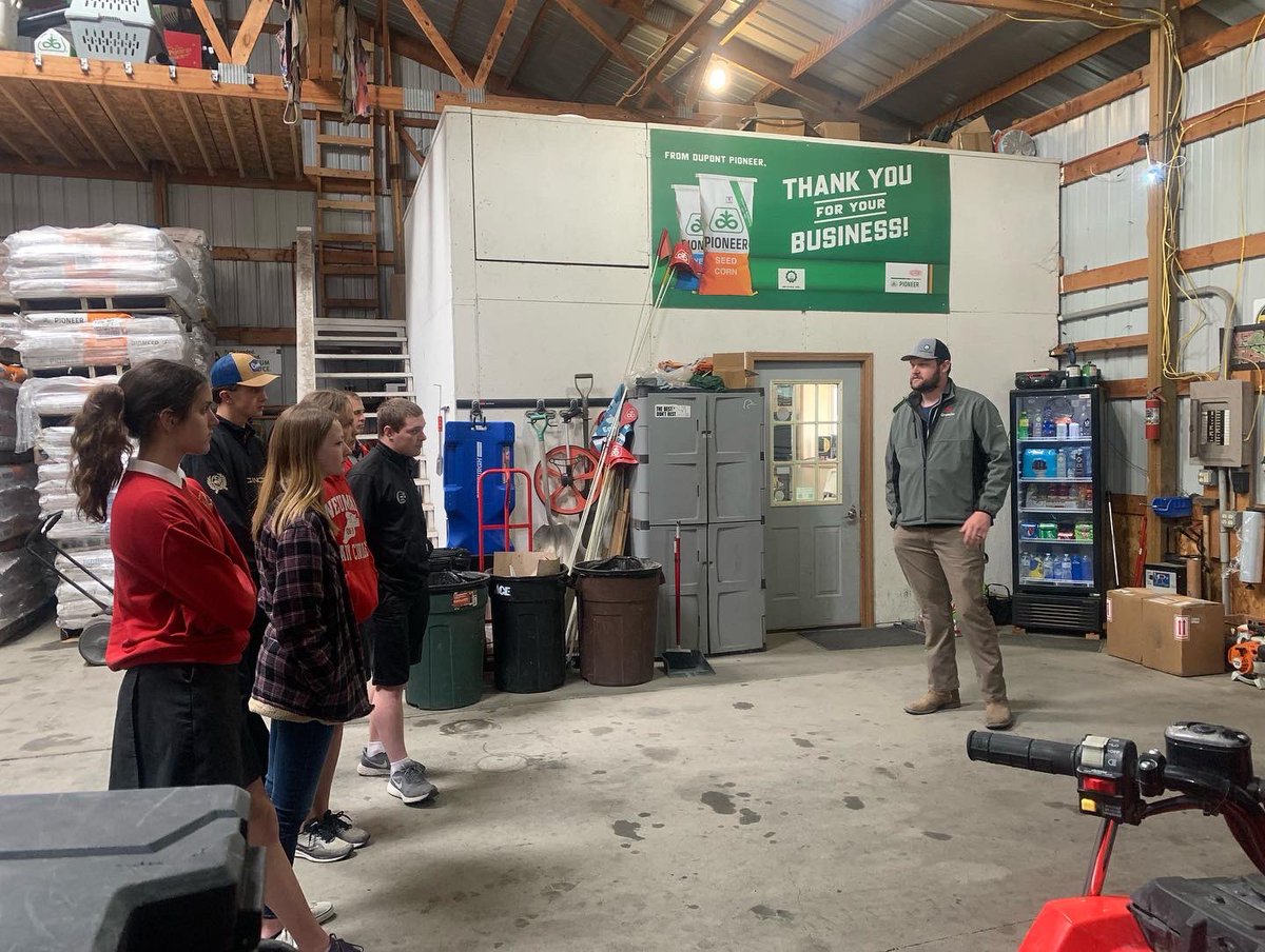 MedunaInc's tweet photo. Meduna Inc recently had the privilege of meeting with some of the @NeumannCavs FFA students to discuss a few different topics including prescriptive seed treating, Granular, nitrogen modeling, soil sampling, and drone technology. We’re very thankful to have had this opportunity! https://t.co/OwsJqB2Wbe